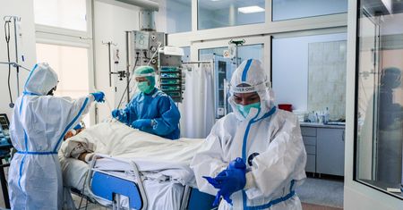 Koronawirus w Polsce. Pandemia w odwrocie już na dobre? Przedwczesna radość