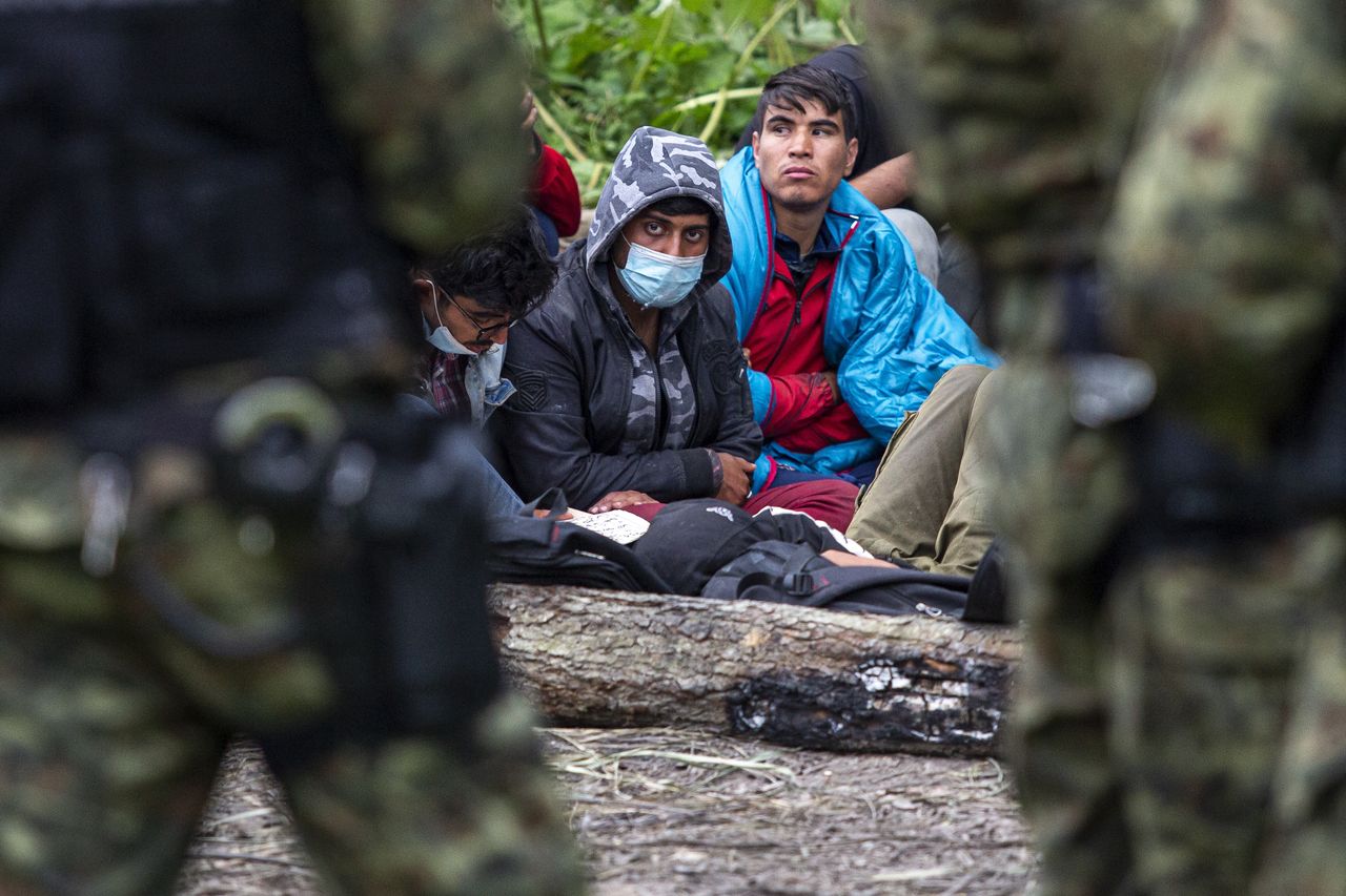 Rzecznik Praw Obywatelskich przekaże premierowi stanowisko ws. sytuacji migrantów. Zdjęcie wykonane przed wprowadzeniem stanu wyjątkowego 