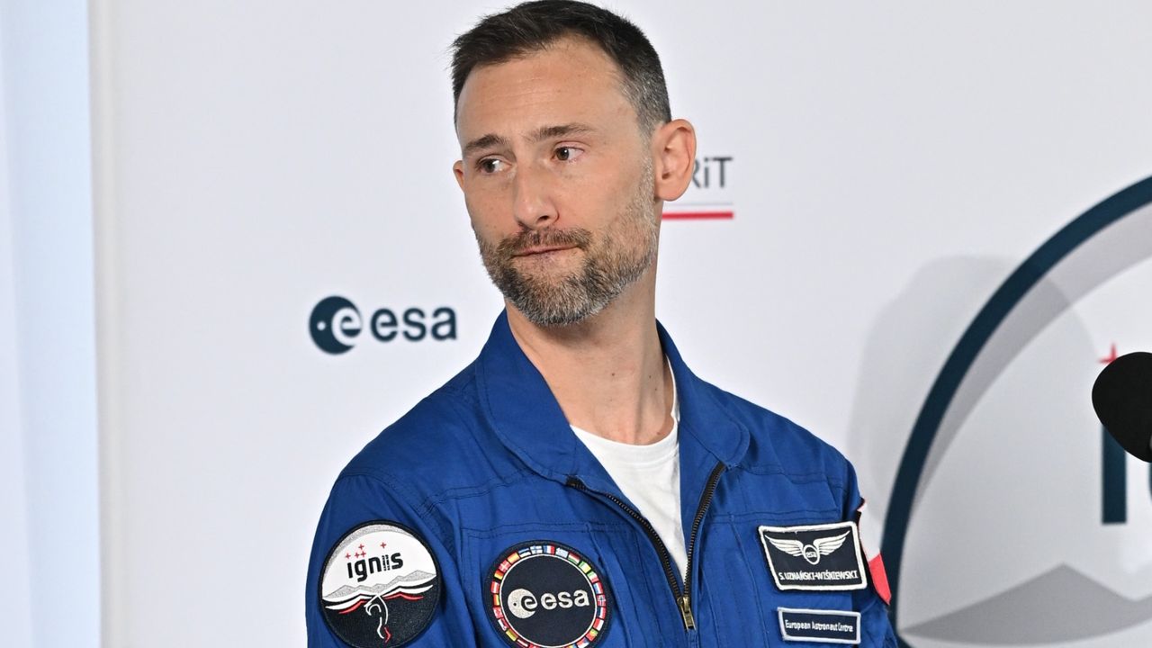 Burza po powrocie Sławosza Uznańskiego z kosmosu. Oberwało się rządowi