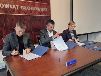 Wojszyn: Umowa na przebudowę drogi podpisana. Mieszkańców czeka zmiana