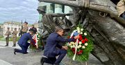 Warszawa. Wizyta przedstawiciela dyplomacji USA. Kwiaty w hołdzie powstańcom