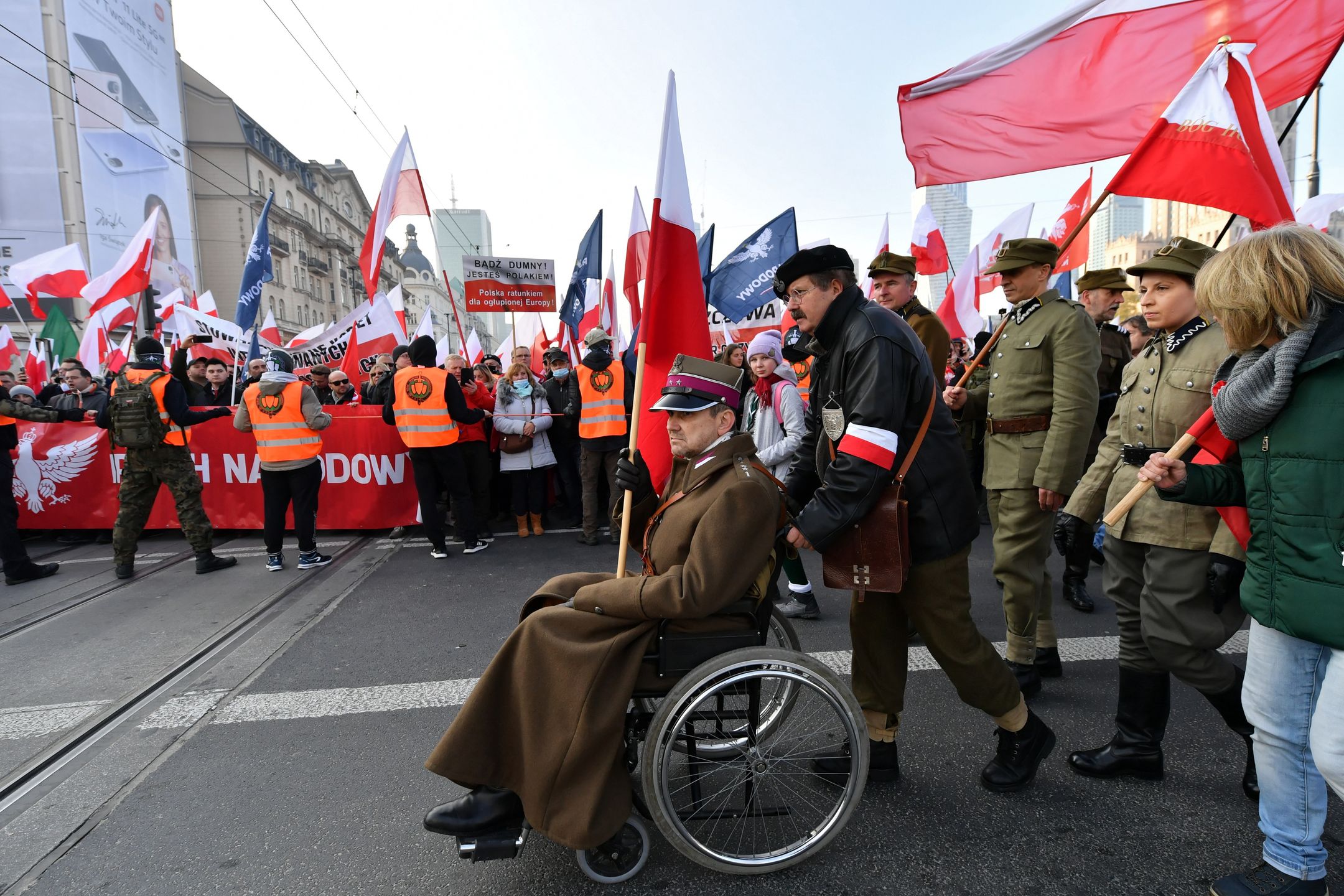 Warszawa, 11.11.2021. Uczestnicy Marszu Niepodległości, 11 bm. w Warszawie. Marsz pod hasłem �Niepodległość nie na sprzedaż� przechodzi ulicami Warszawy w kierunku Stadionu Narodowego. Trwają obchody Święta Niepodległości. (aldg) PAP/Piotr Nowak