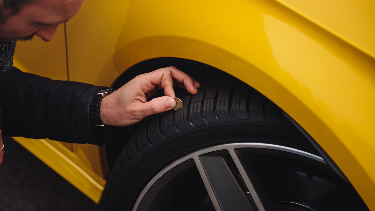 Do wstępnego sprawdzenia grubości bieżnika wystarczy nawet odpowiednia moneta