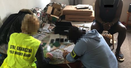 Rozkochiwali w sobie samotne Polki. Wyłudzili od nich prawie pół miliona złotych