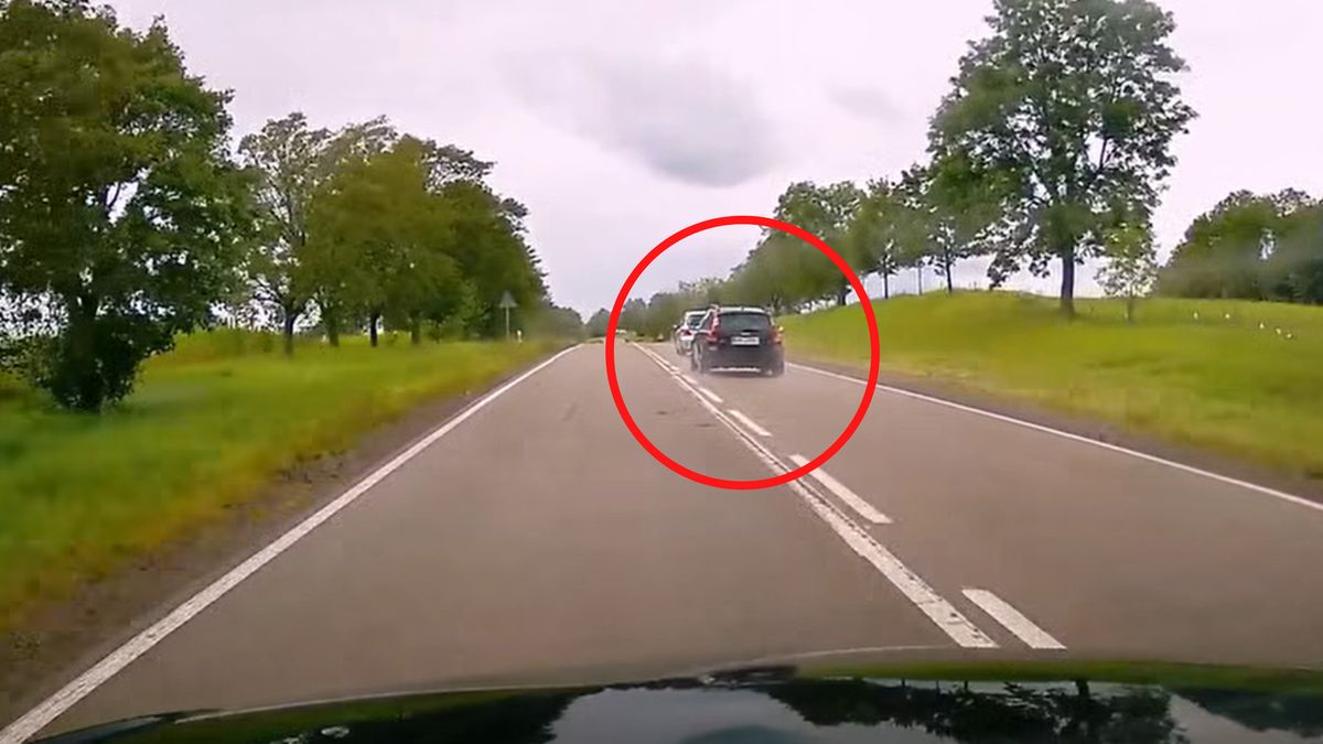 Skrajnie niebezpieczny wybryk na drodze.