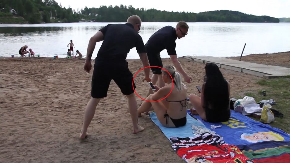 Wyrwali kobietom telefony na plaży. Każdy powinien zobaczyć ten film