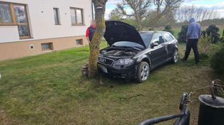 Tchórzew-Kolonia: Staranował kapliczkę i ogrodzenie, potem zatrzymał się na posesji