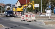 Uwaga kierowcy. W nocy wystąpią czasowe utrudnienia w ruchu na osiedlu Rokosowo w Koszalinie