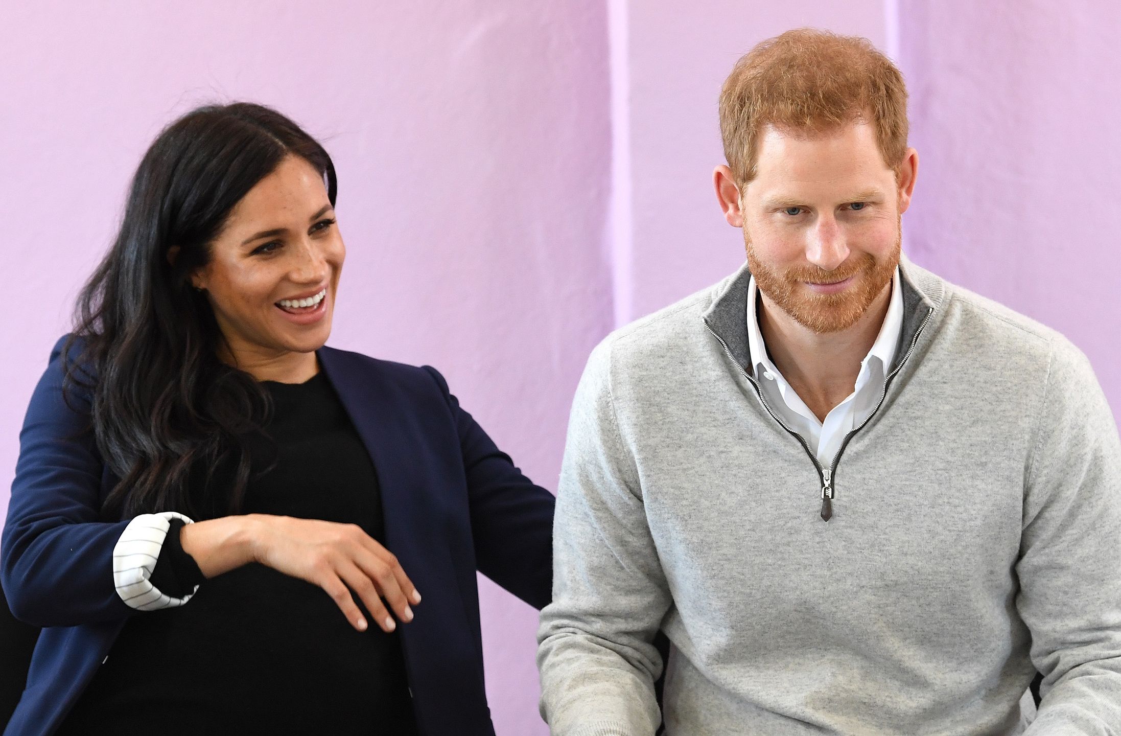 Książę Harry pisze książkę o Megxicie. Royalsi martwią się o to, co się w niej znajdzie 