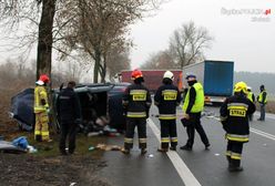 Śląsk. Wjechał czołowo pod ciężarówkę. Kierowca z Krzepic nie żyje