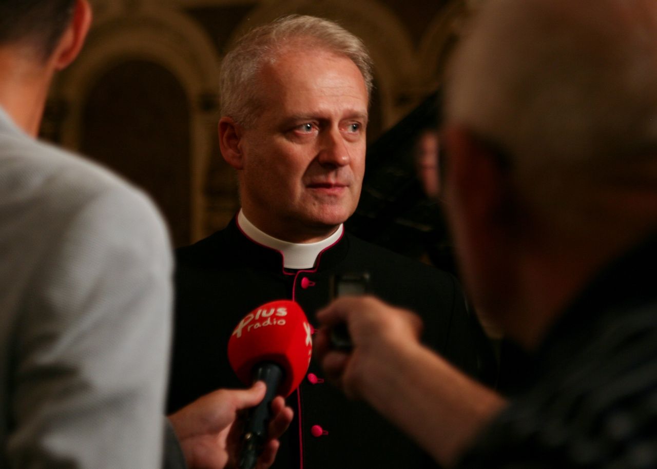 Ma zwolnić miejsce dla współpracownika arcybiskupa? Afera w Mariackim
