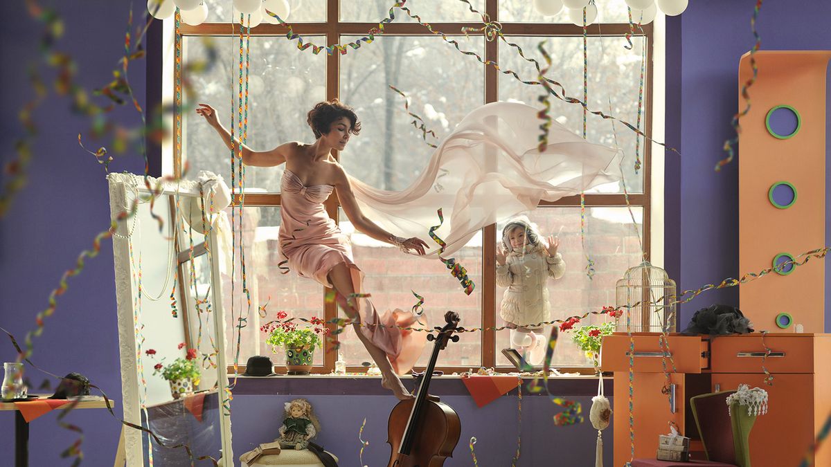 Ravshaniya – artystka, która poderwała przedmioty do lotu 1