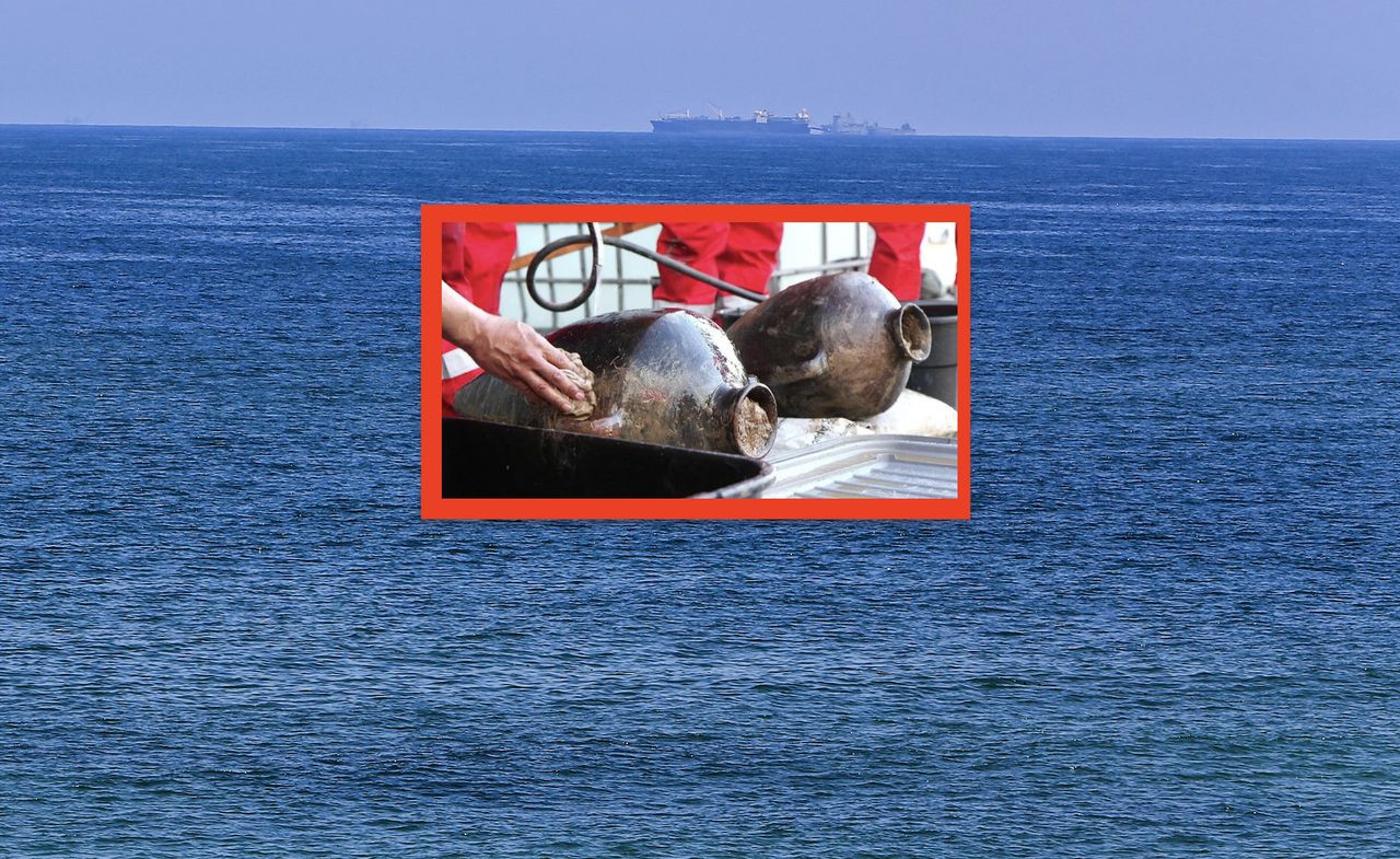 At the bottom of the Mediterranean Sea, about a hundred such amphorae still rest. They were being transported by a ship discovered last year off the coast of Israel.