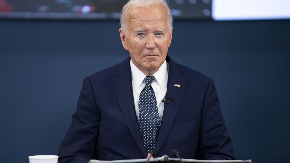 President Joe Biden looks on during a briefing from National Weather Service, Department of Homeland Security, FEMA and Department of Labor officials on extreme weather throughout the United States at the D.C. Emergency Operations Center in Washington, DC, USA, 02 July 2024. EPA/BONNIE CASH / POOL Dostawca: PAP/EPA.
