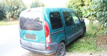 Pijany kierowca renault uciekał przed policją i wjechał do sadu. Miał blisko 2,7 promila