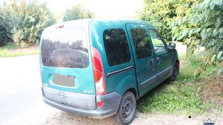 Pijany kierowca renault uciekał przed policją i wjechał do sadu. Miał blisko 2,7 promila