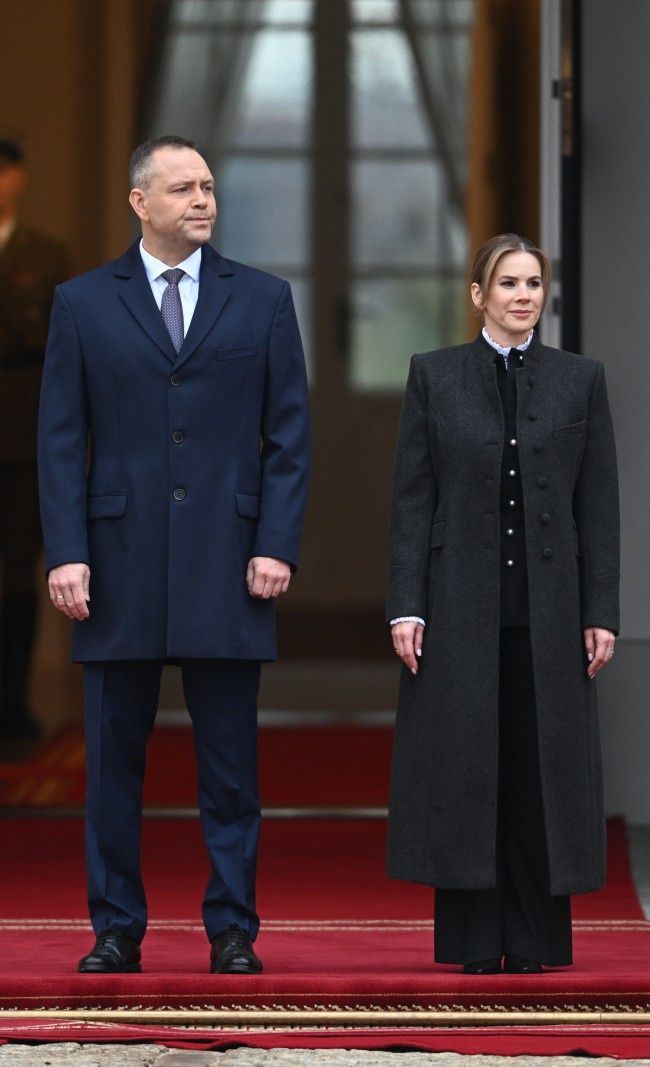 Karol i Marta Nawroccy witają parę prezydencką z Czarnogóry