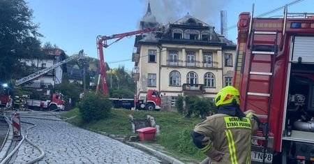 Pożar w dawnym sanatorium. W akcji 100 strażaków