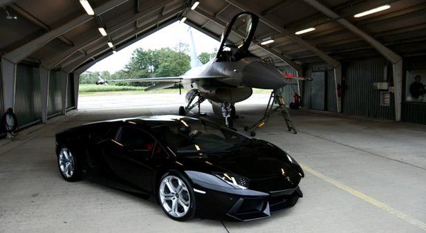 Nic dodać, nic ująć: Lamborghini Aventador vs F-16 Fighting Falcon [wideo]