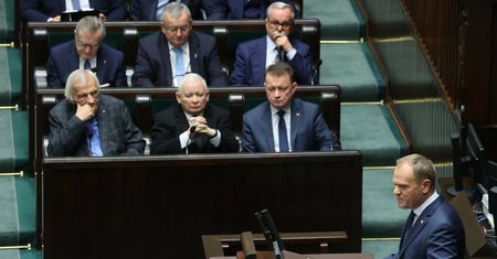 Równowaga sił. PiS i KO z identycznym poparciem