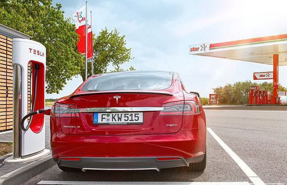 Konsumenci w Polsce spodziewają się dalszego wzrostu cen paliw i mediów