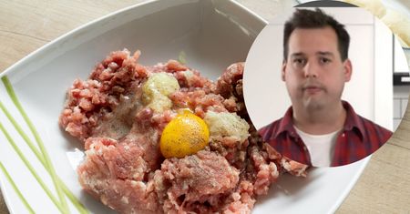 Kuroń dodaje pewien składnik do mielonego. Zawsze wychodzą obłędnie