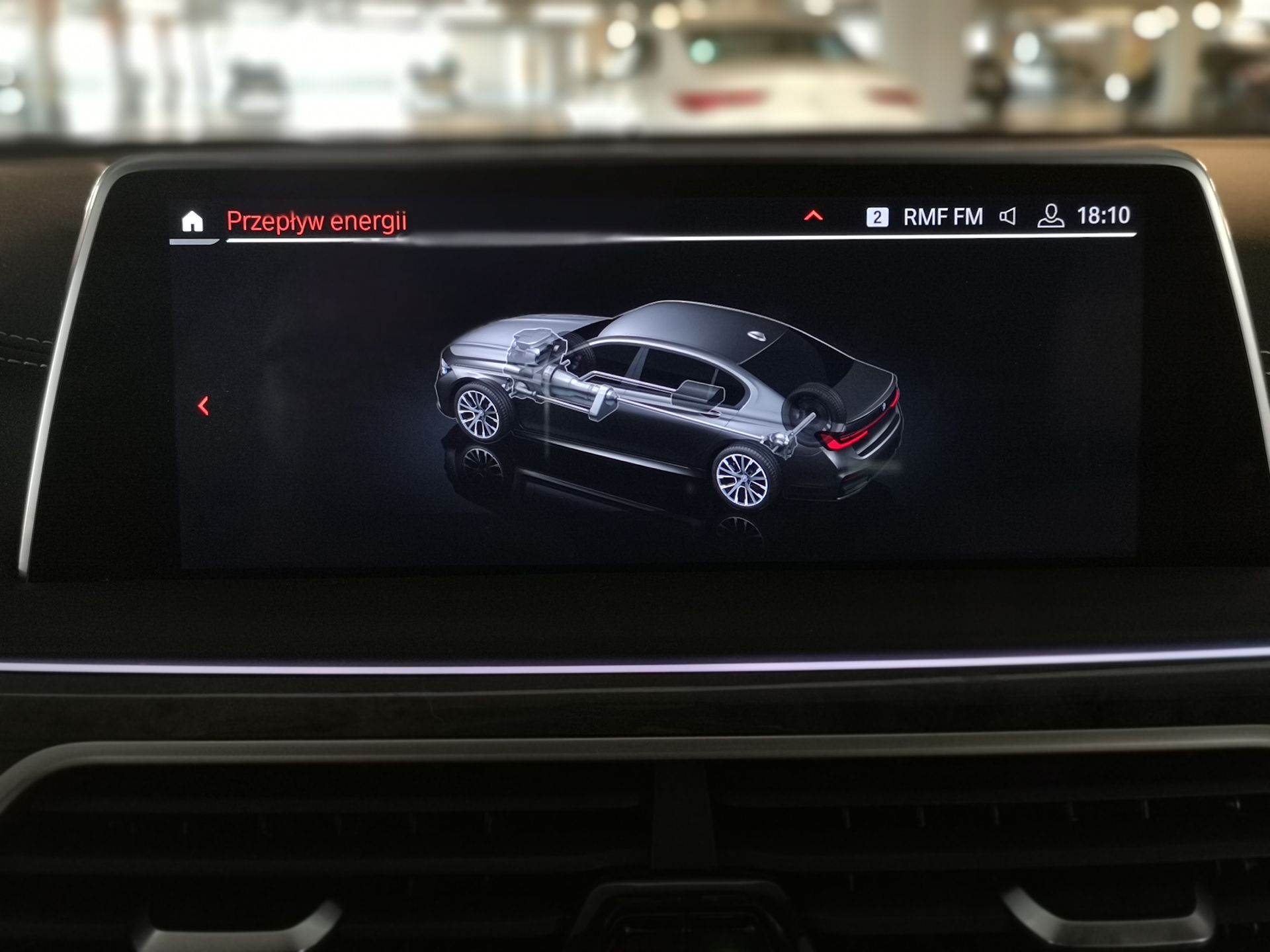 BMW 750i xDrive: Systemy wsparcia kierowcy, Night Vision, zdalne sterowanie i audio Bowers & Wilkins 15