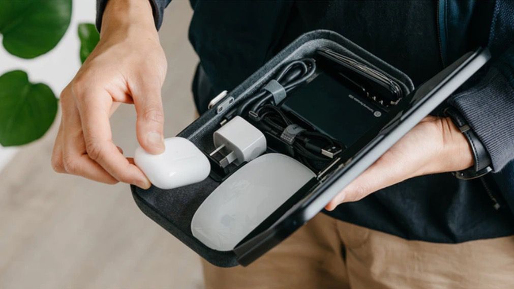 Organizer na miarę 2020 roku. Orbitkey Nest to etui na gadżety z ładowaniem indukcyjnym 6