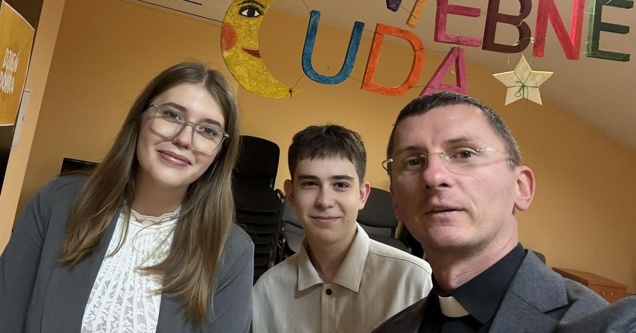 Kielce: Młodzież z pińczowskiego "Kołłątaja" odwiedziła hospicjum