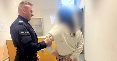 Brutalny atak na pracownicę sklepu. Zatrzymano 19- i 20-latkę