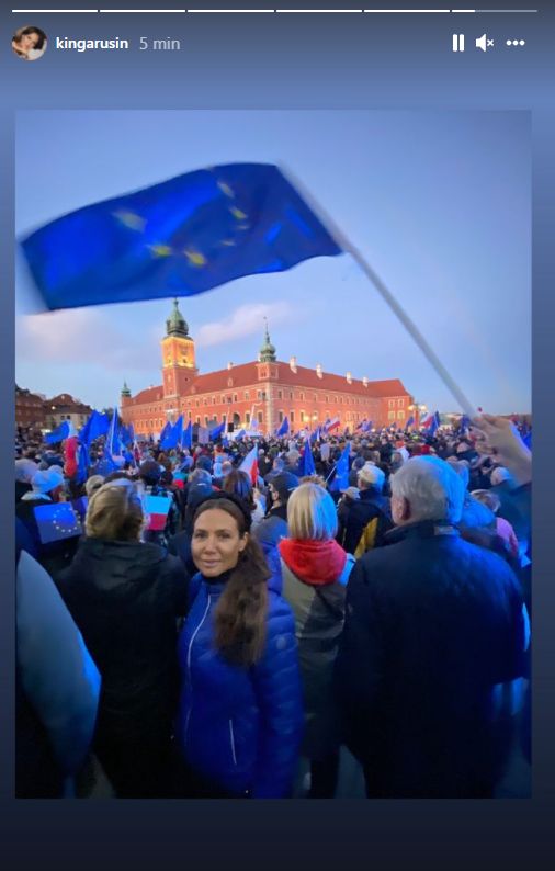Kinga Rusin na prounijnym proteście w Warszawie