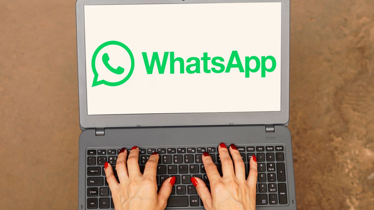 BRAZIL - 2023/09/30: In this photo illustration, the WhatsApp logo is displayed on a laptop screen. (Photo Illustration by Rafael Henrique/SOPA Images/LightRocket via Getty Images)