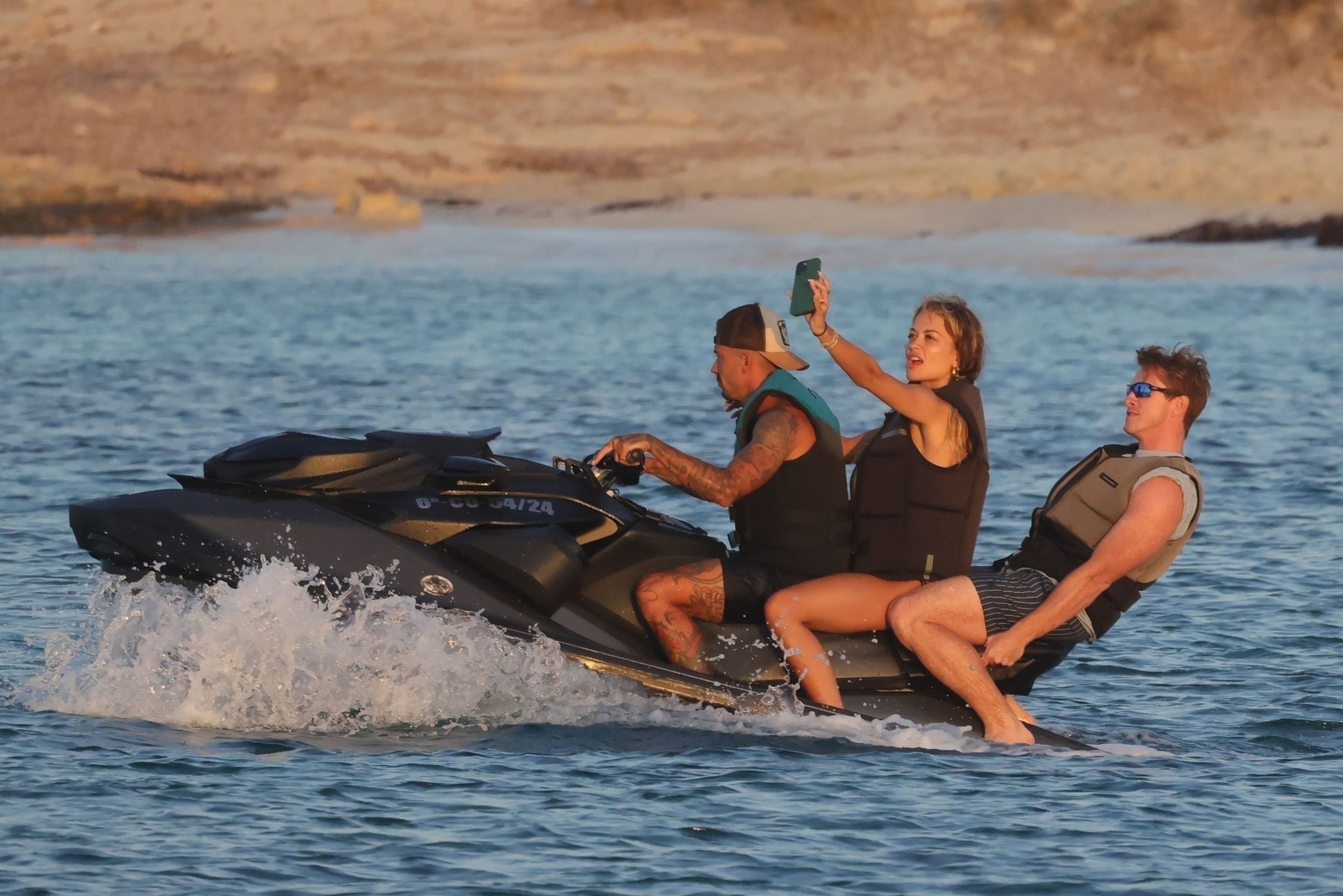 Rita Ora i Kate Moss korzystają z wakacji 