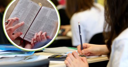 Cios w Kościół? Reakcja księży na rewolucję w szkołach