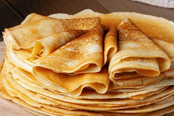 Dodaj więcej. Naleśniki wychodzą tak pyszne i mięciutkie, że każdy zapyta o twój sposób