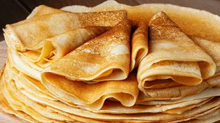 Dodaj więcej. Naleśniki wychodzą tak pyszne i mięciutkie, że każdy zapyta o twój sposób