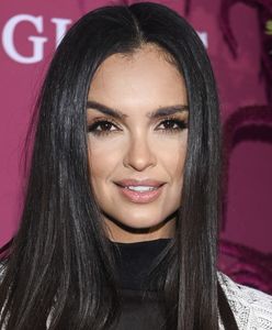 Klaudia El Dursi kusi w różowej bieliźnie. Ależ ona ma figurę