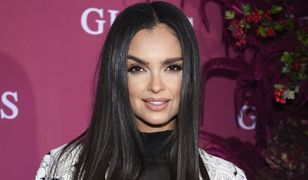 Klaudia El Dursi kusi w różowej bieliźnie. Ależ ona ma figurę