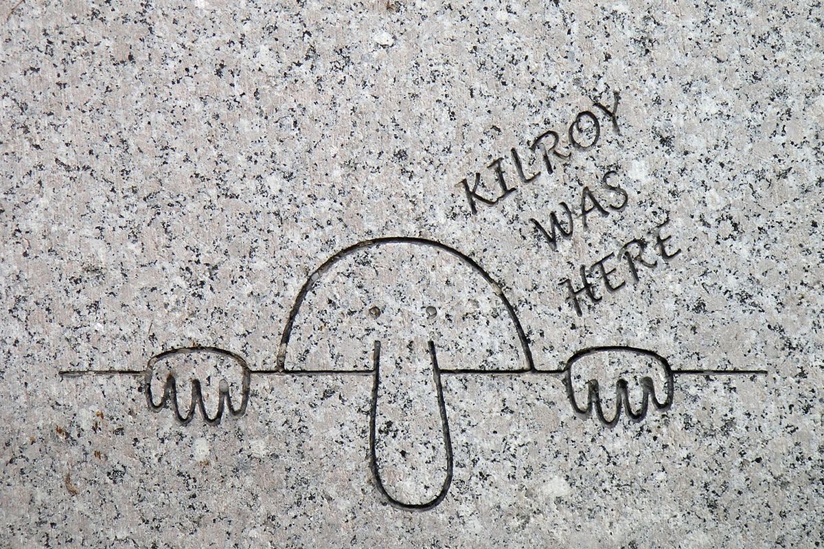 Kilroy Was Here na Pomniku II Wojny Światowej w Waszyngtonie