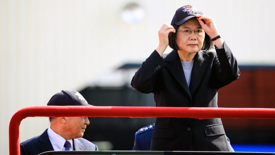  Prezydent Tajwanu Tsai Ing-wen, przeprowadza  militarną inspekcję sił tajwańskich powietrznych  I-Hwa Cheng/Bloomberg via Getty ImagesBloomberg