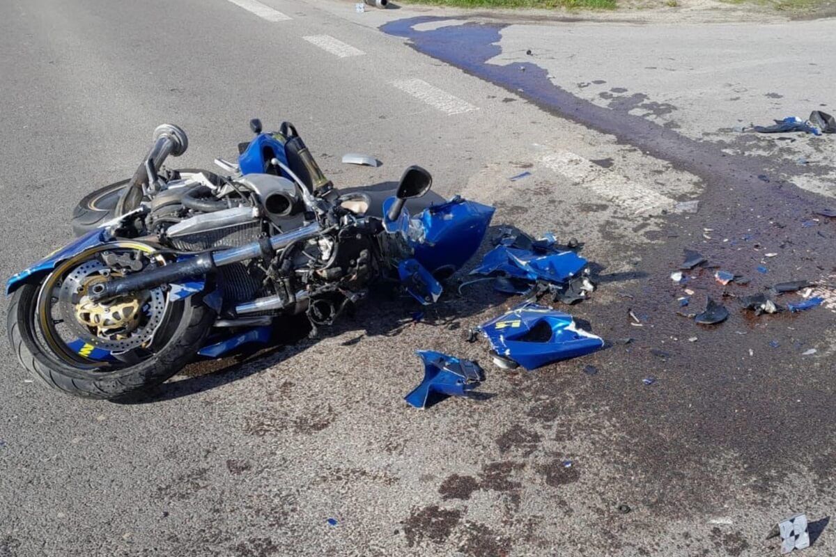Motocyklista zderzył się w oplem w Mętowie