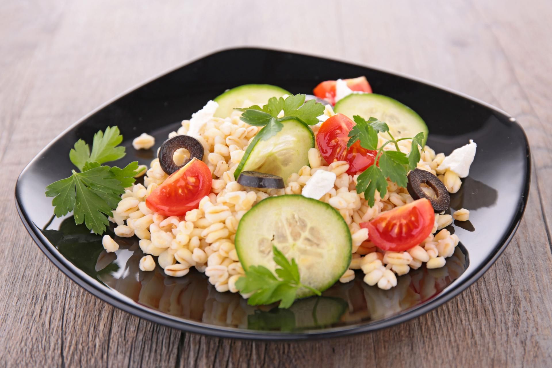 Kasza pęczak dobrze łączy się z sałatkami