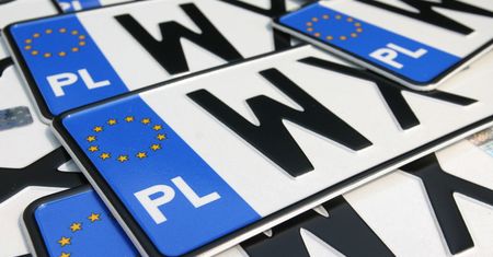 Nie tylko kłódka. Wyłudzacze chcą też okupu za skradzione tablice rejestracyjne
