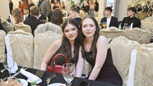 Białystok: Studniówka XI Liceum Ogólnokształcącego 2026 to niezapomniany wieczór w Dworze Czarneckiego