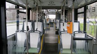 Nieprzytomna kobieta w autobusie w Jaworznie. Nikt nie zareagował