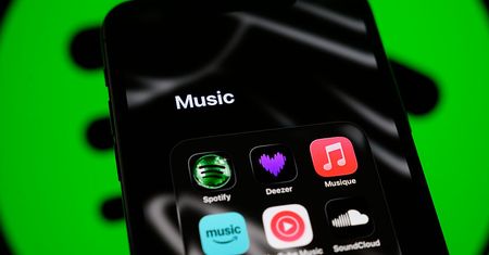 USA: Pierwszy taki wyrok. Wyłudził 8 mln dol. na streamingu muzyki AI