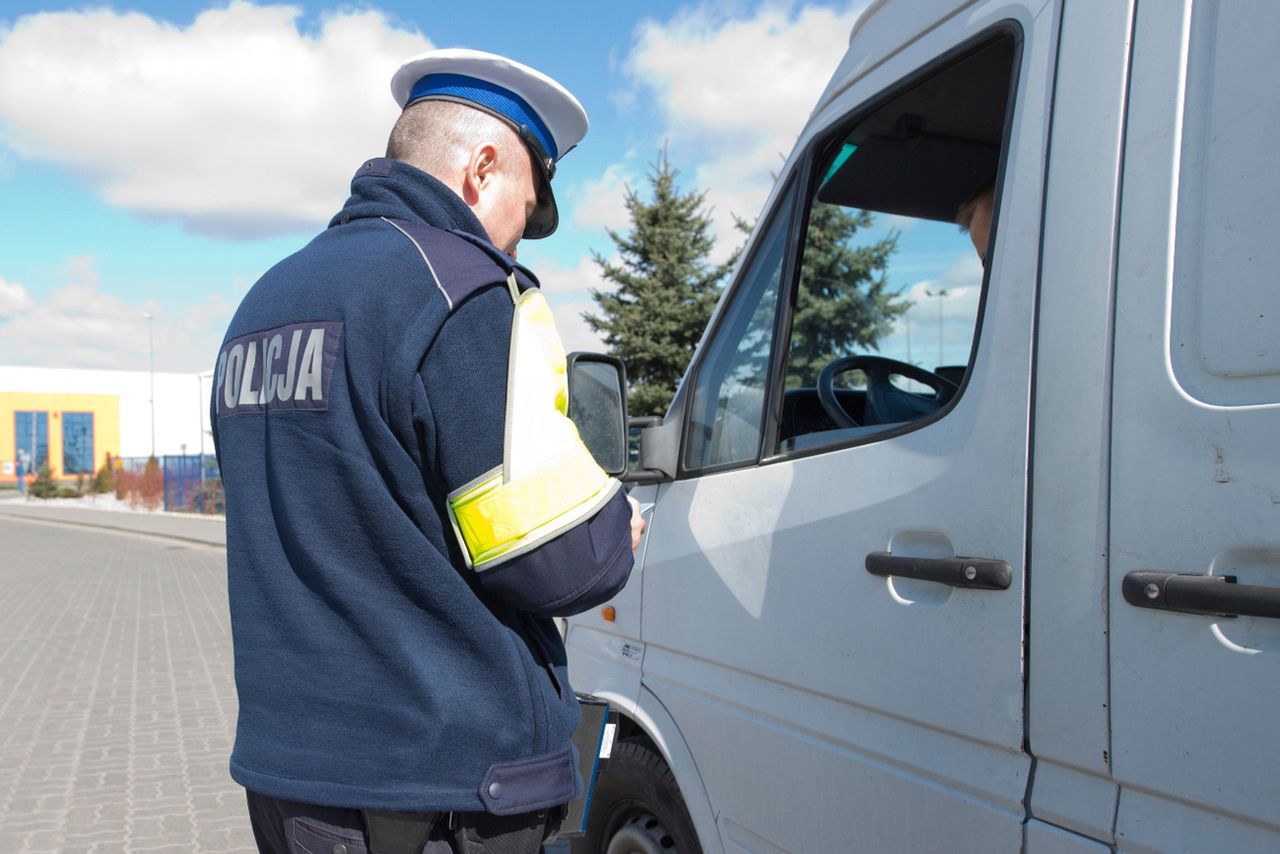 Mandat za tablice rejestracyjne. Niektórzy mogą dostać 500 zł kary