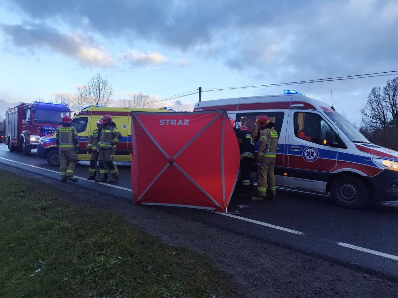 Śmiertelne potrącenie pieszego. Droga krajowa zablokowana