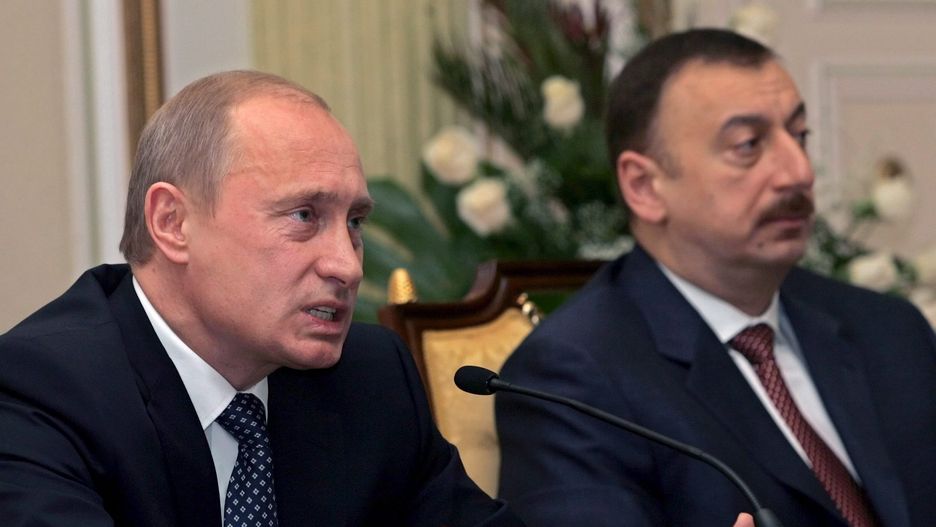 Prezydent Rosji W�adimir Putin (L) i prezydent Azerbejd�anu Ilham Alijew (P)
Baku, Azerbejd�an, 22.02.06. Prezydent Rosji W�adimir Putin (L) i prezydent Azerbejd�anu Ilham Alijew (P) podczas spotkania w Baku, 22 bm. Putin, w nawi�zaniu do moskiewskich rozm�w w kwestiach nuklearnych, powiedzia� 22 bm., �e negocjacje z Iranem nie s� �atwe, lecz Rosja liczy na osi�gni�cie pozytywnych wynik�w. (pmb)PAP/EPA/YURI KOCHETKOV
YURI KOCHETKOV