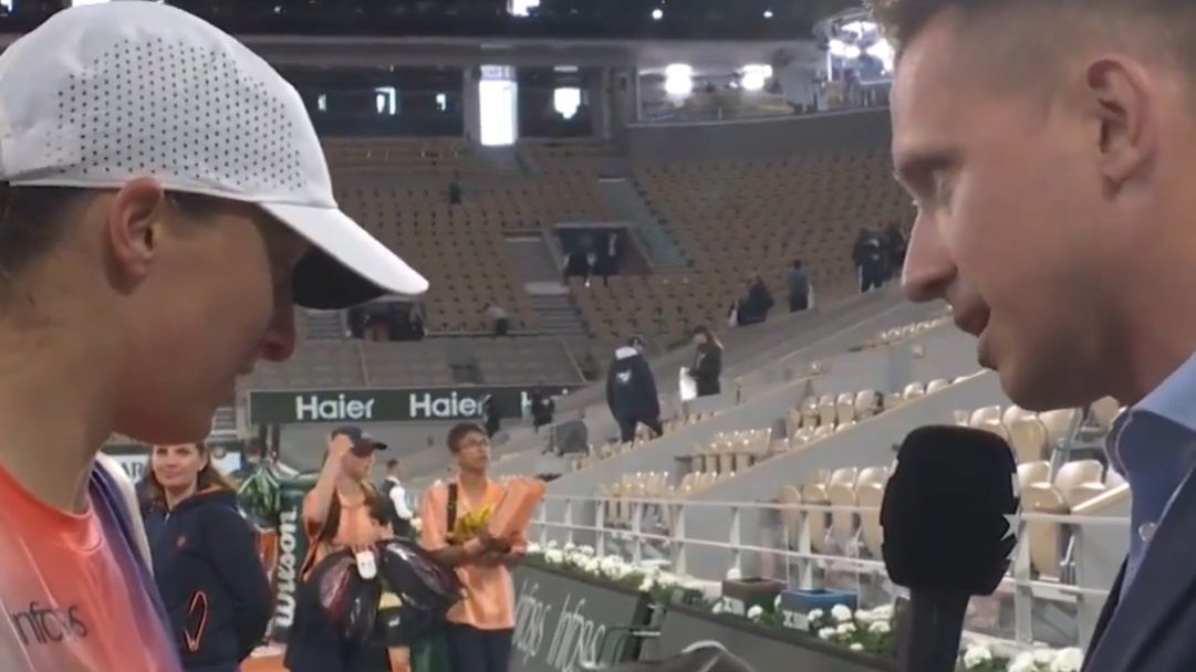 Na zdjęciu: Iga Świątek z urodzinowym tortem